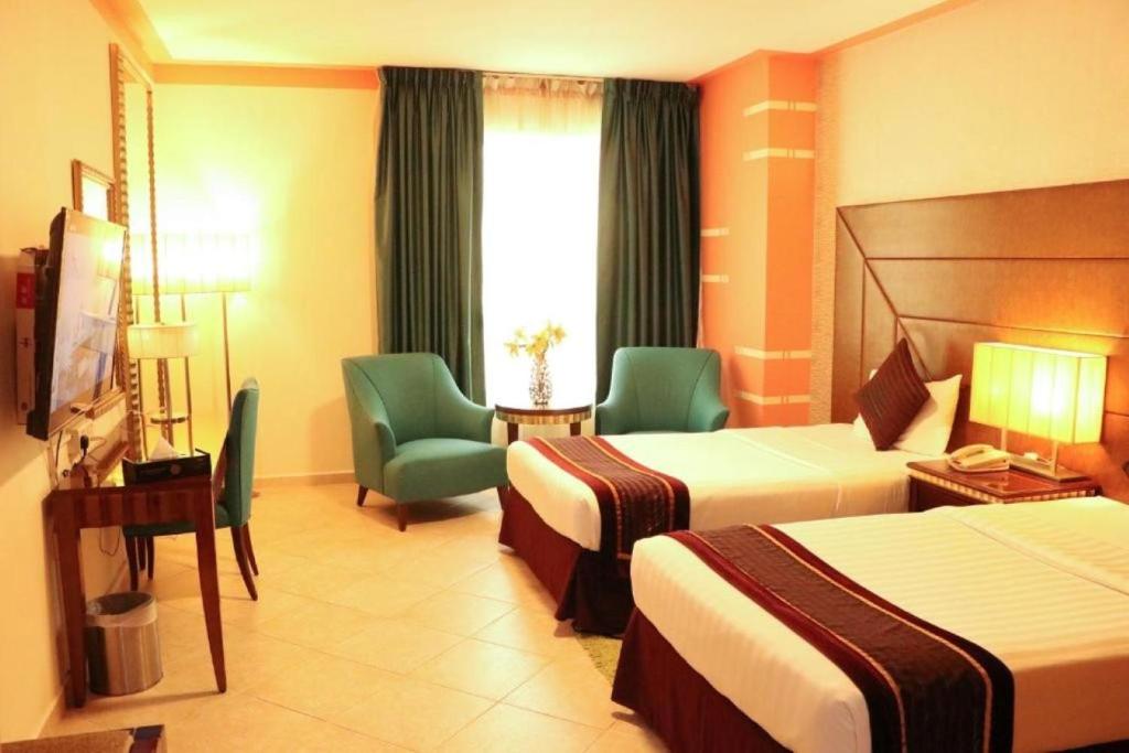 Postel nebo postele na pokoji v ubytování Hotel Paramont Inn Near New Delhi Airport
