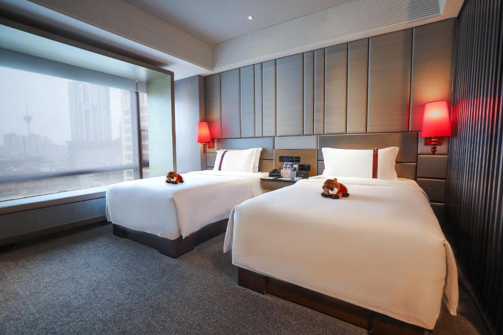 Postel nebo postele na pokoji v ubytování Rhombus Park Aura Chengdu Hotel