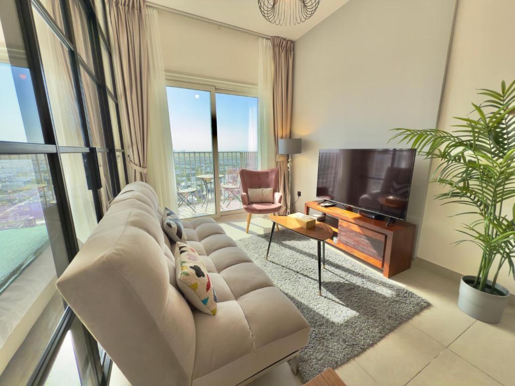 TV a/nebo společenská místnost v ubytování Modern flat in Dubai Hills