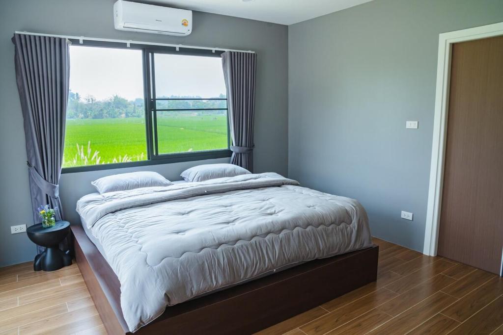 Postel nebo postele na pokoji v ubytování Kirin's House Mae Taeng Chiangmai
