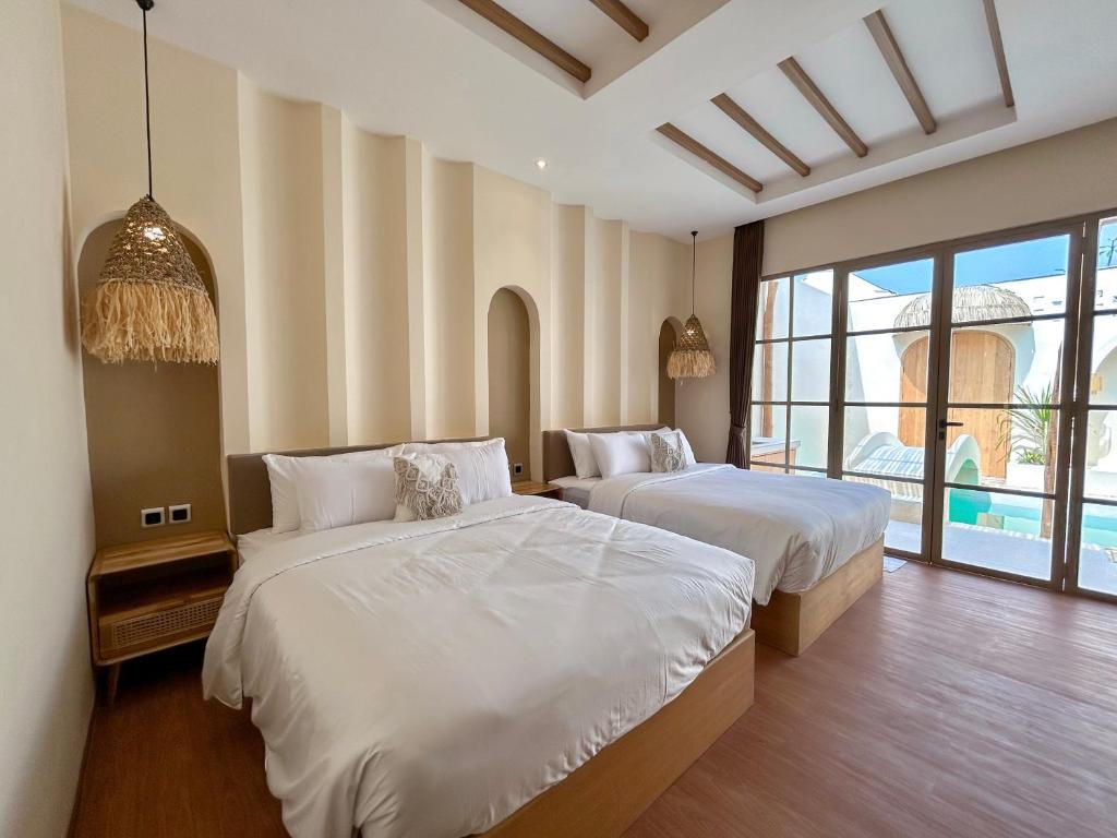Postel nebo postele na pokoji v ubytování Tujuan Jogja Villas - Kresna