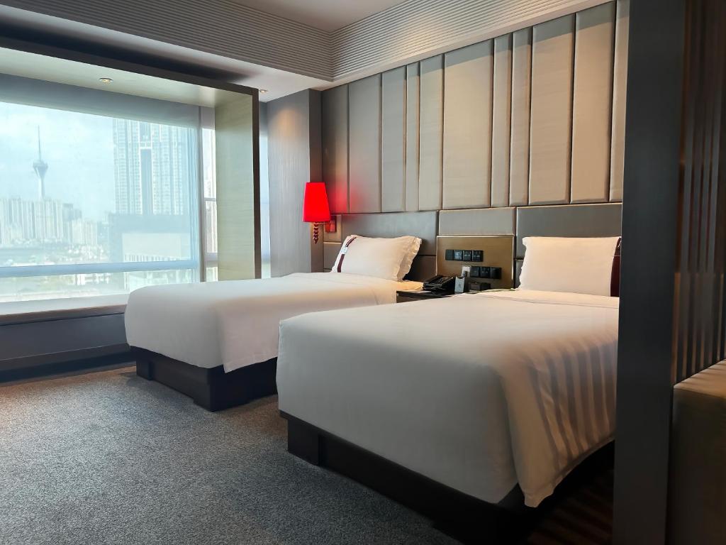 Postel nebo postele na pokoji v ubytování Rhombus Park Aura Chengdu Hotel