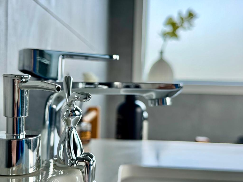 Newly Built 3 BDMs Besides Chartwell Shopping Mall - Resim 37