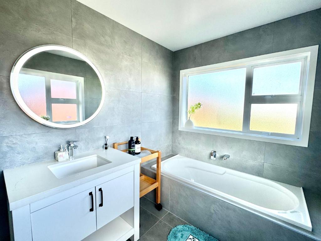 Newly Built 3 BDMs Besides Chartwell Shopping Mall - Resim 12