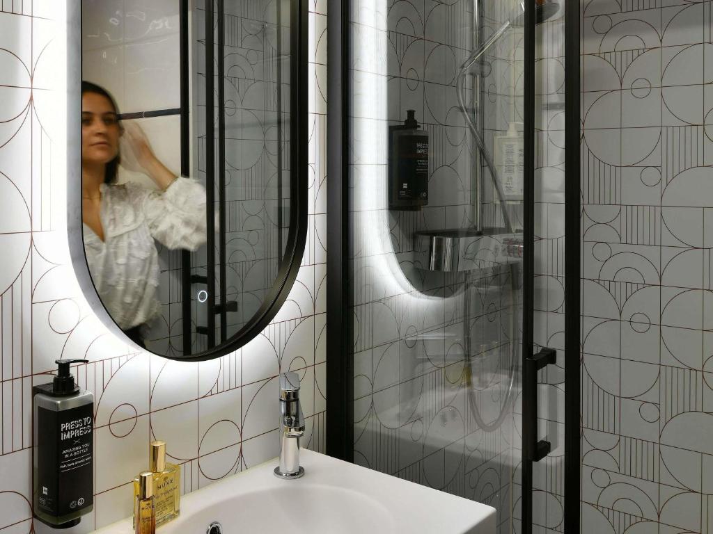 Uma casa de banho em Ibis Styles Charleroi Airport Aero 44