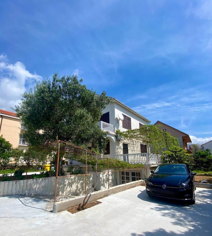 a blue car parked in front of a house at Lilys Paradise in Orebić