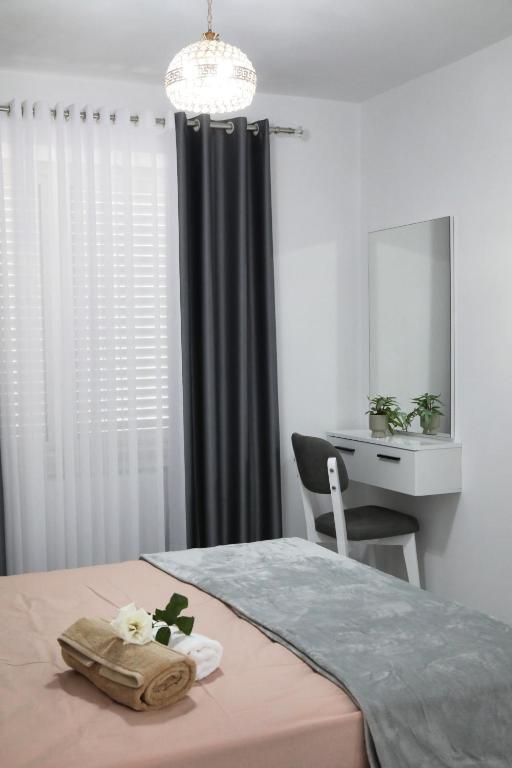 Postel nebo postele na pokoji v ubytování Rozafa Guest Room Center