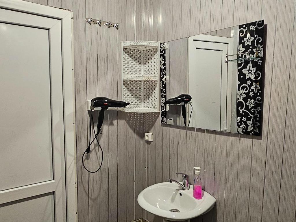 Koupelna v ubytování MURQVAMI Guesthouse