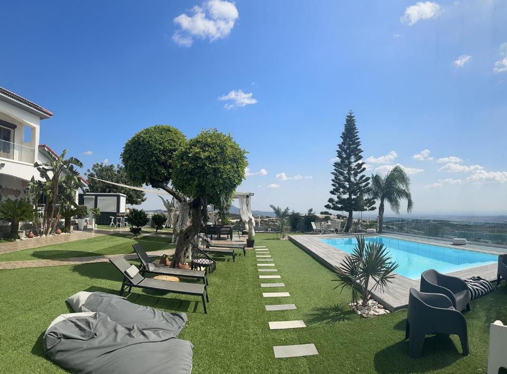 Bazén v ubytování Kasparis View Residence nebo v jeho okolí