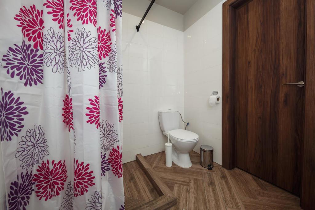 Koupelna v ubytování RVR Smart Apartments Riga with self Check-in