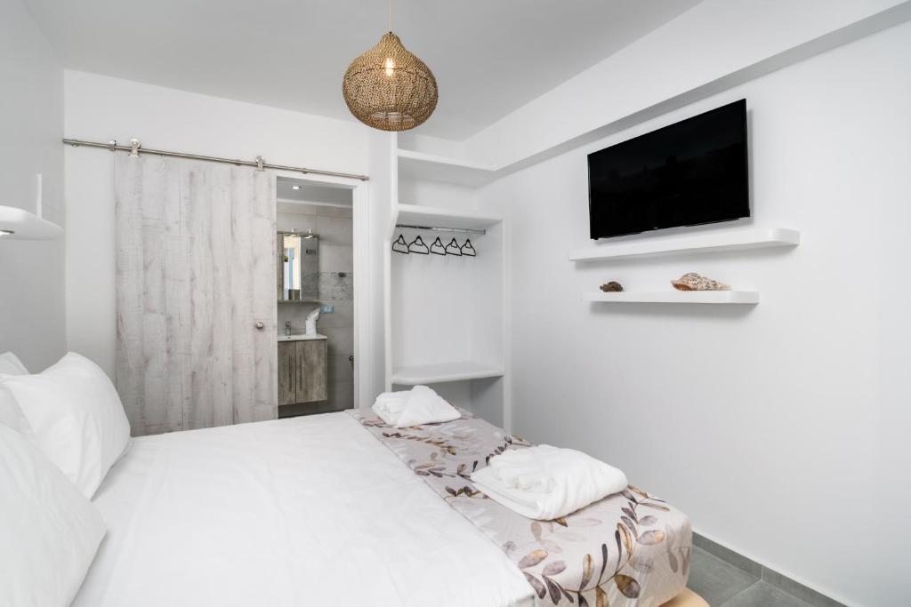 Postel nebo postele na pokoji v ubytování Serenity Suite in Pollonia