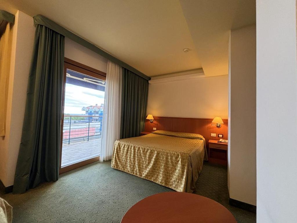 Postel nebo postele na pokoji v ubytování Hotel Rialto