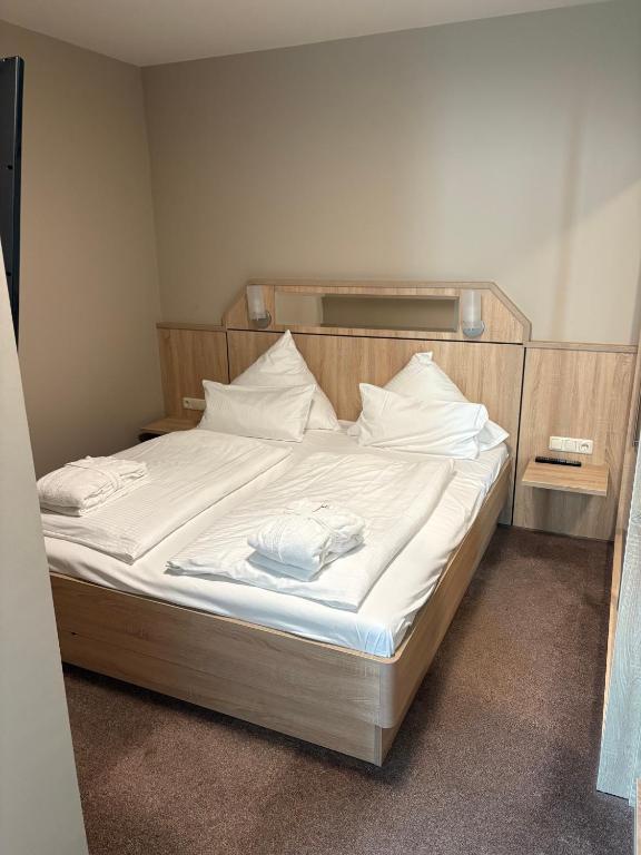 Postel nebo postele na pokoji v ubytování Ringhotel Fährhaus