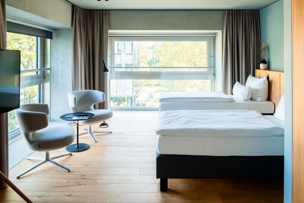 Cama ou camas em um quarto em THE FLAG West M.