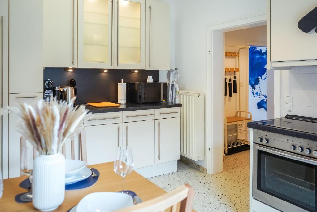 Küche/Küchenzeile in der Unterkunft Zentrales 7Seas Apartment Kaiserslautern - Balkon l 4 Pers l Self Check-in