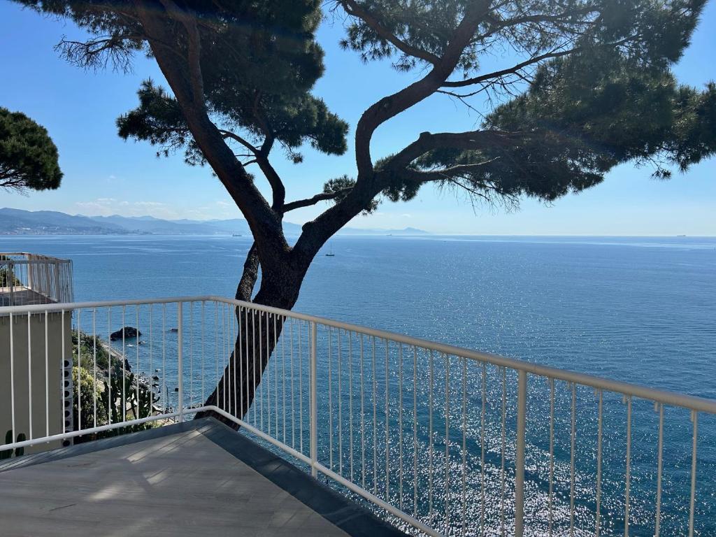 a view of the ocean from the balcony of a house at L'Íle D'Azur in Arenzano