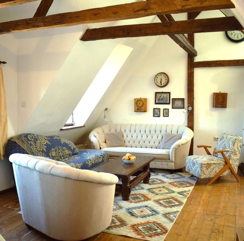 a living room with two couches and a table at Casa Cojo in Sighişoara