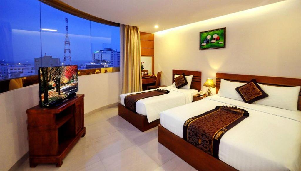 Postel nebo postele na pokoji v ubytování Sunniva Hotel Nha Trang