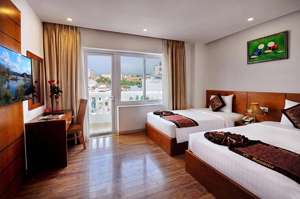 Postel nebo postele na pokoji v ubytování Sunniva Hotel Nha Trang