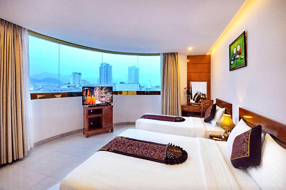 Postel nebo postele na pokoji v ubytování Sunniva Hotel Nha Trang