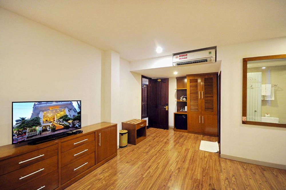 TV a/nebo společenská místnost v ubytování Sunniva Hotel Nha Trang
