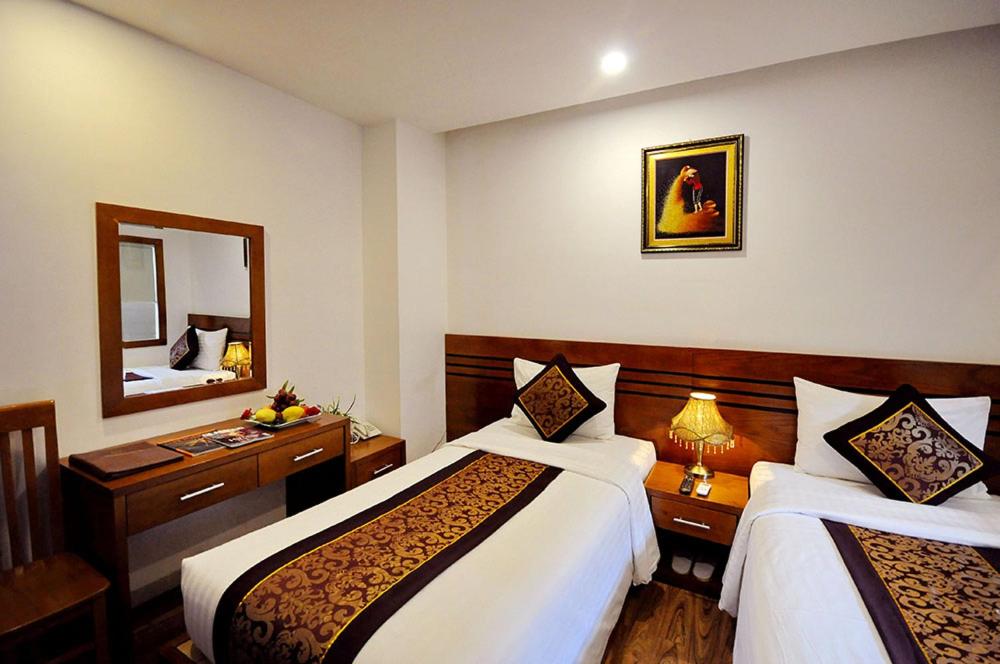 Postel nebo postele na pokoji v ubytování Sunniva Hotel Nha Trang