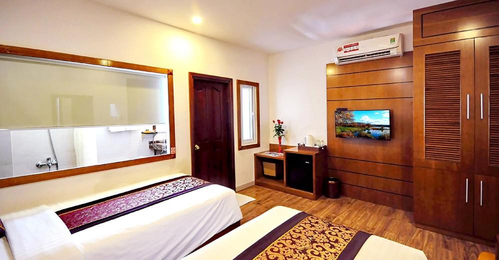 Postel nebo postele na pokoji v ubytování Sunniva Hotel Nha Trang