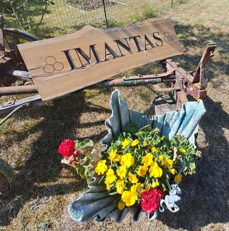 a sign with a bouquet of flowers on the ground at Imantass in Salacgrīva