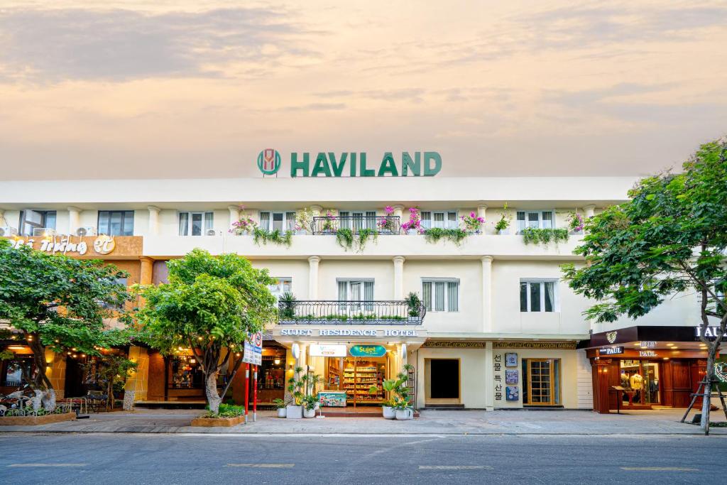 Tòa nhà nơi khách sạn tọa lạc