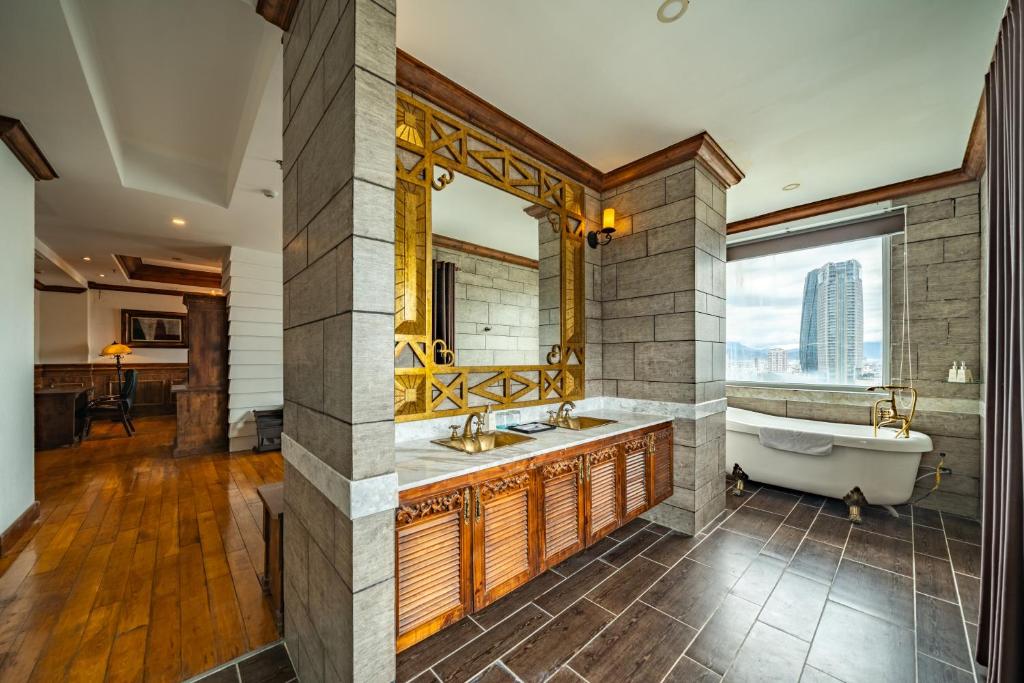 Grand Suite River View