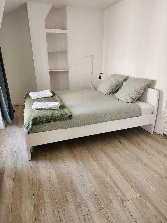 Postel nebo postele na pokoji v ubytování Le Cocon de Sens