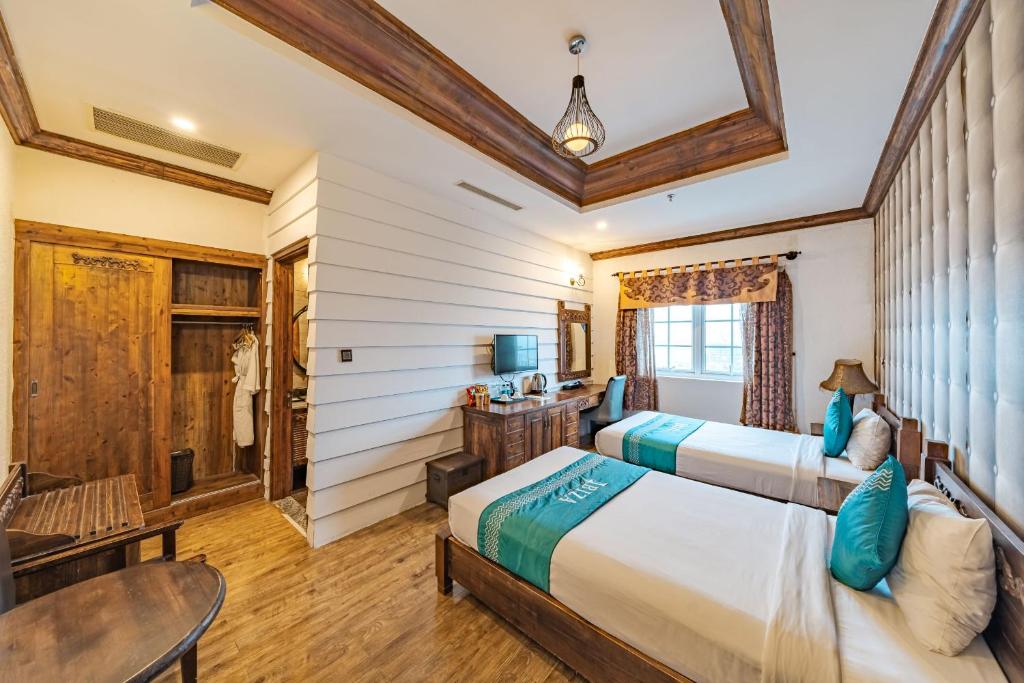 Deluxe Twin Partial River View