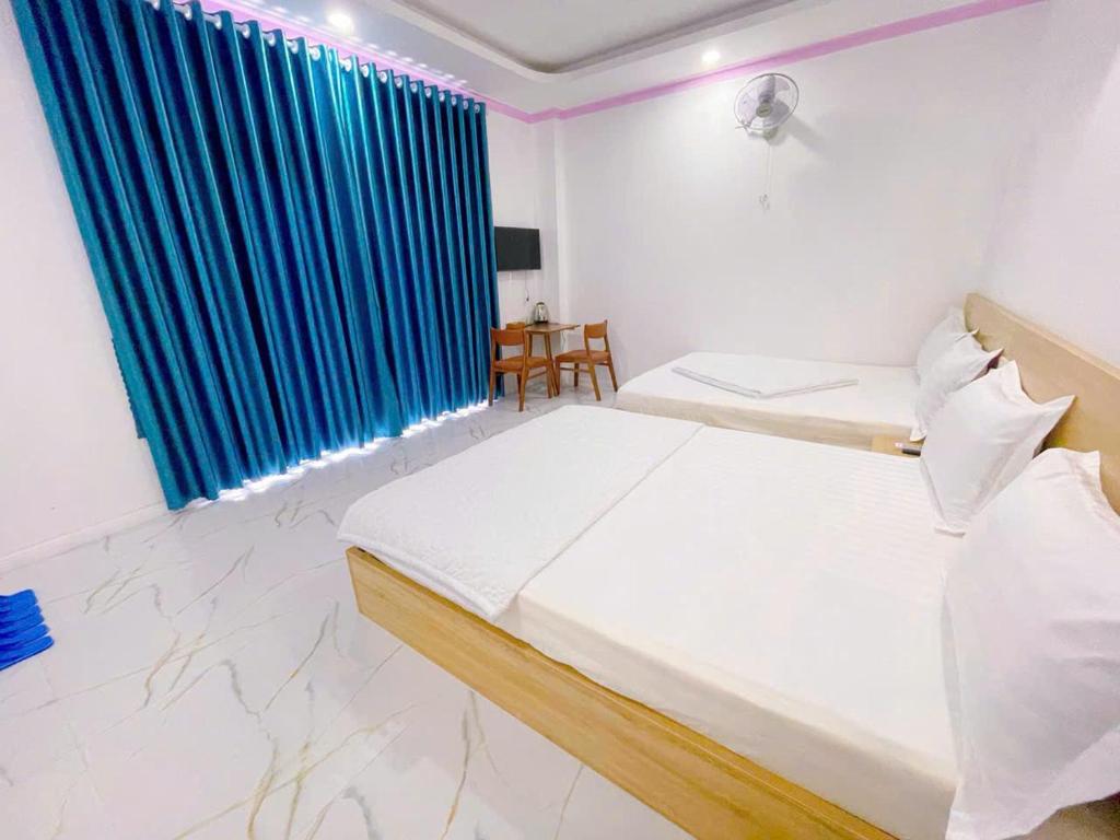 Khách sạn LyLy 3 - Chambre Familiale Avec Balcon