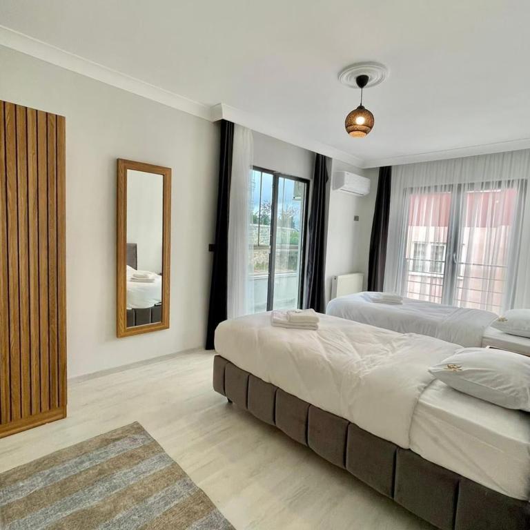 Postel nebo postele na pokoji v ubytování Shahin Golden Hotel الصقر الذهبي للشقق الفندقية