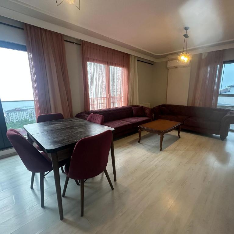 Posezení v ubytování Shahin Golden Hotel الصقر الذهبي للشقق الفندقية