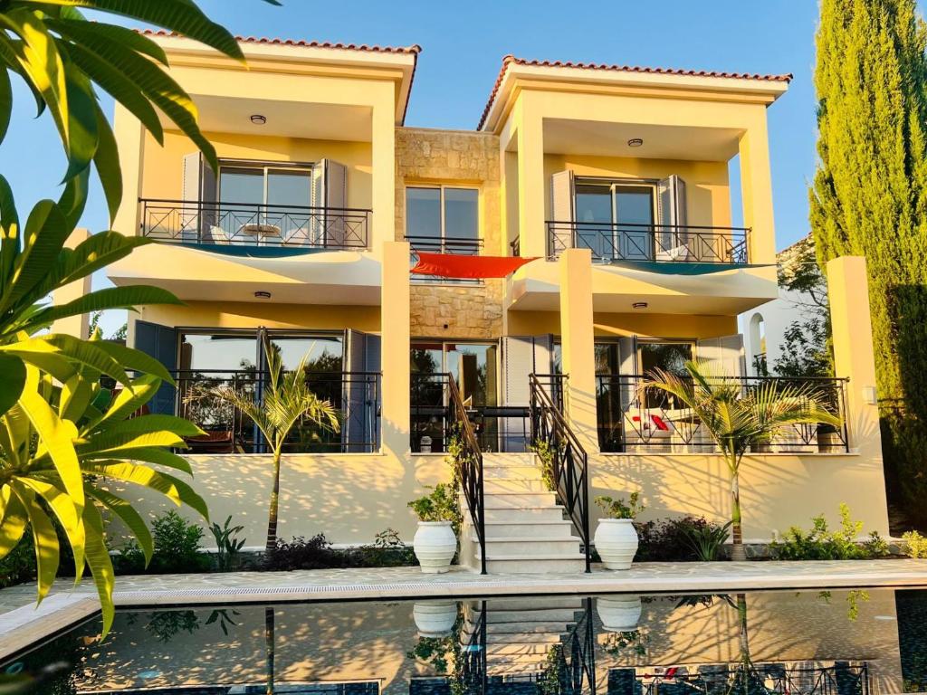 Το κτήριο όπου στεγάζεται  η βίλα