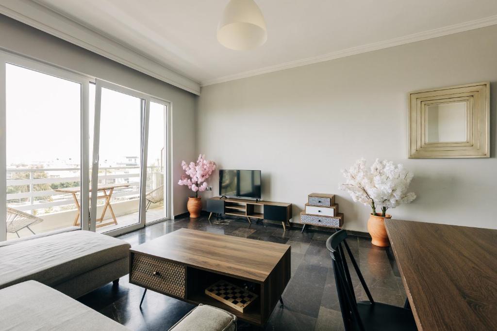 A seating area at Panoramic Apartment