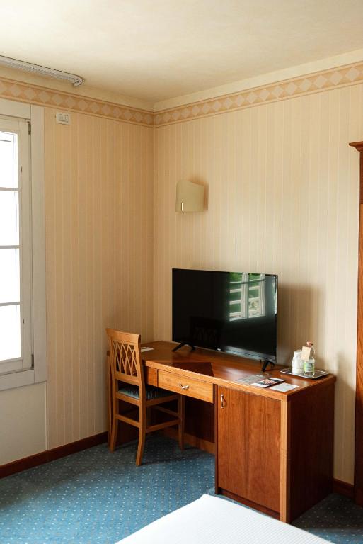 TV a/nebo společenská místnost v ubytování Phi Hotel Astoria