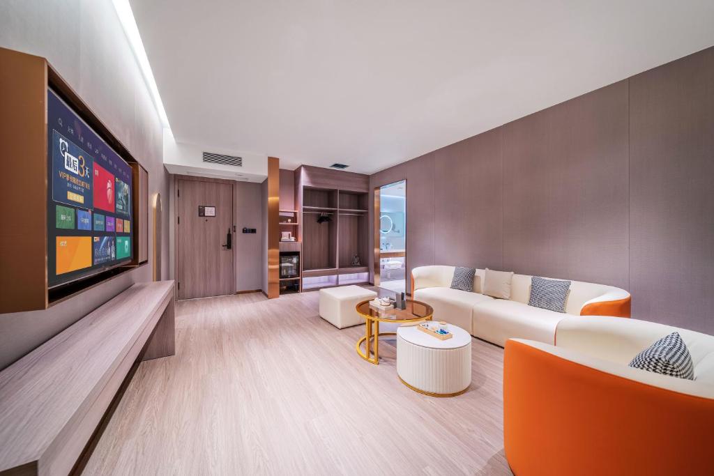 TV a/nebo společenská místnost v ubytování ChongQing Could Hotel 重庆云禧酒店