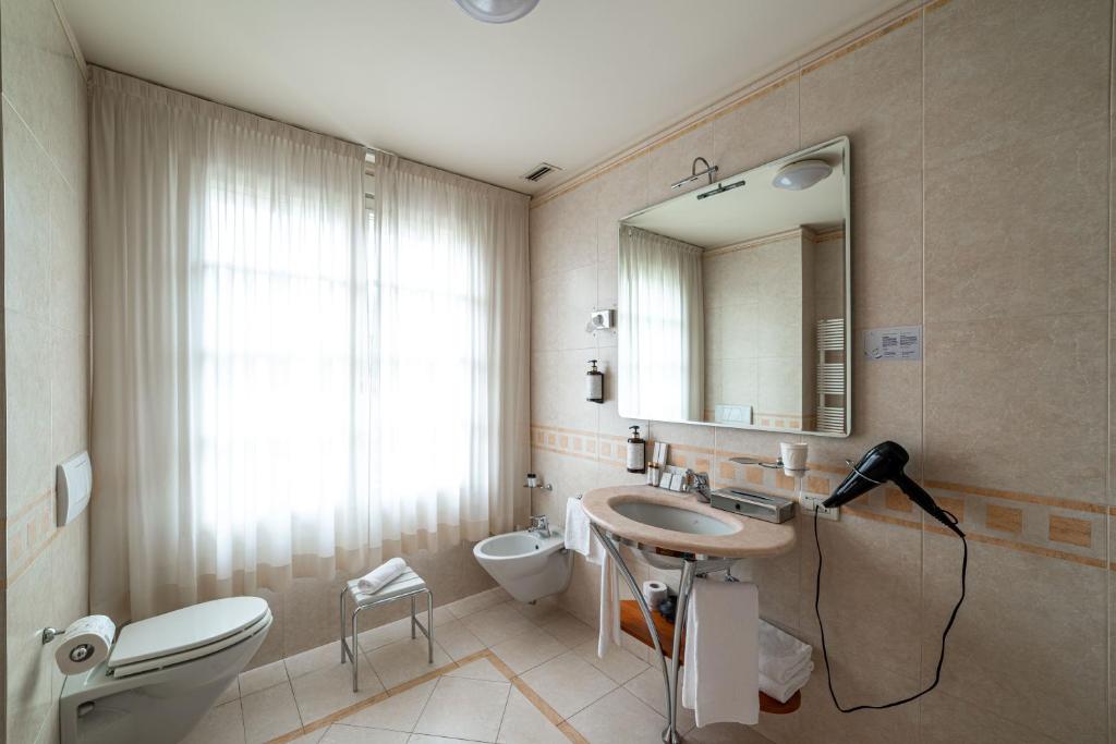Koupelna v ubytování Phi Hotel Astoria