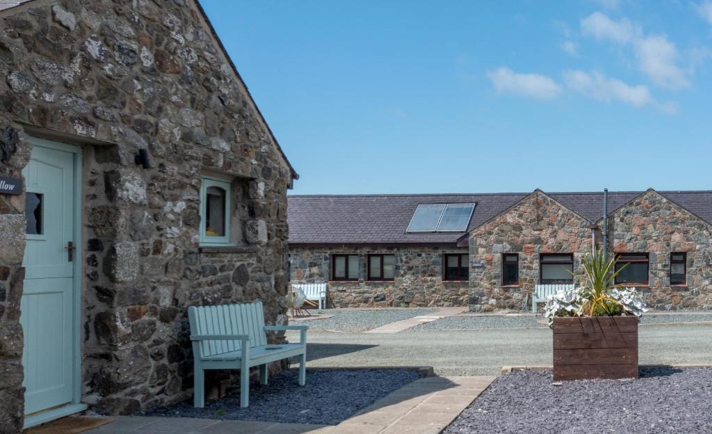 Glan Morfa Lodge Retreat - Two-Bedroom Holiday Home
