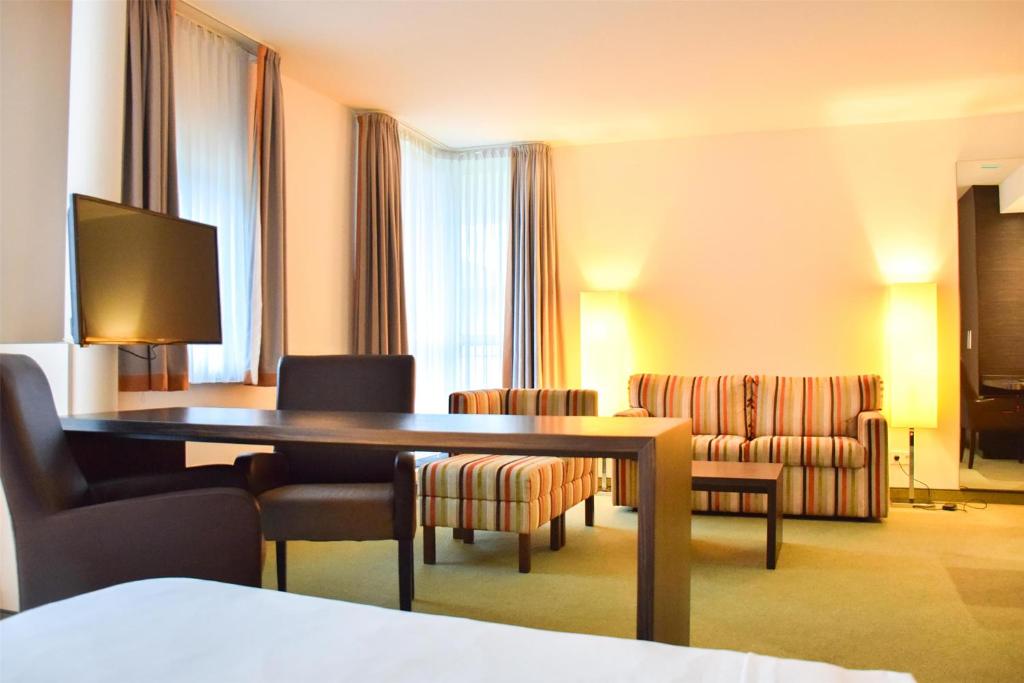 TV a/nebo společenská místnost v ubytování Radisson Blu Park Hotel & Conference Centre