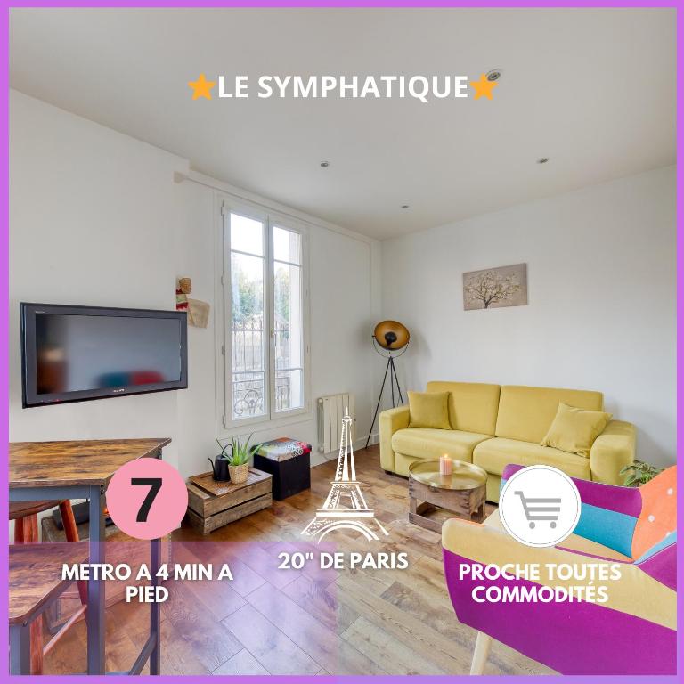 - un salon avec un canapé jaune et une télévision dans l'établissement Le Sympathique - Metro 7 à 4 minutes - Direction Paris, à Villejuif