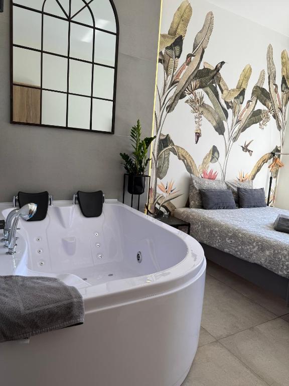 Posteľ alebo postele v izbe v ubytovaní Jacuzzi Apartamenty Gdańsk - RELAX Apartments