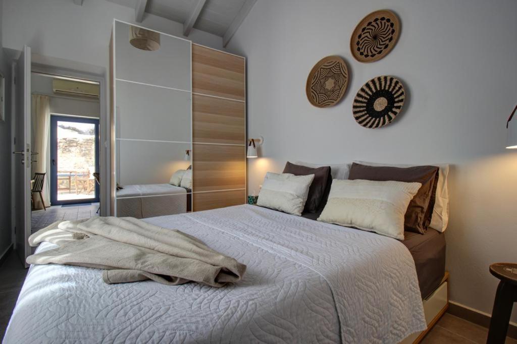 a bedroom with a large bed and a clock on the wall at Metoxaki in Dhaskalianá