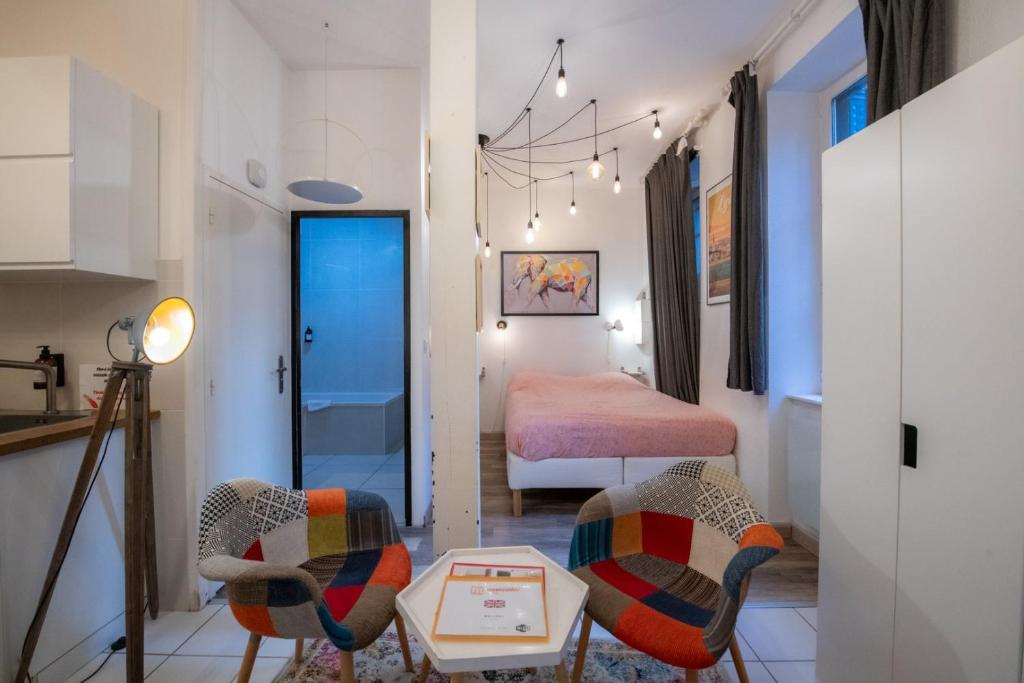 Ένα ή περισσότερα κρεβάτια σε δωμάτιο στο Suite du Vieux Lyon Cosy & calme - le Quarantaine