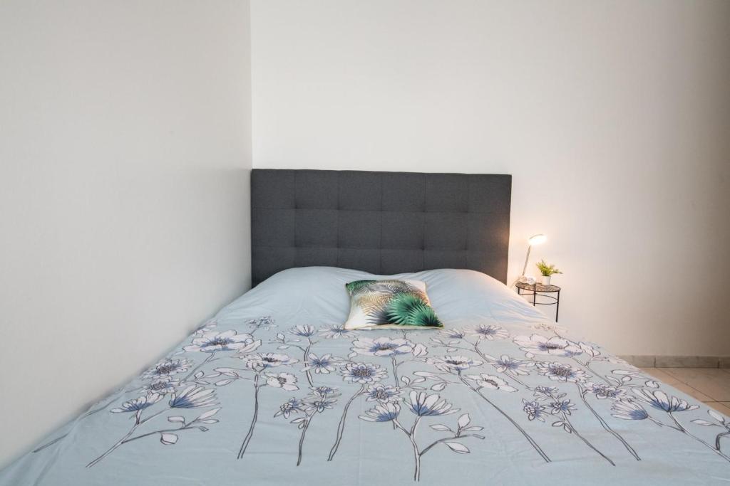 Łóżko lub łóżka w pokoju w obiekcie Le Jasseron - Appartement cosy avec garage quartier PartDieu