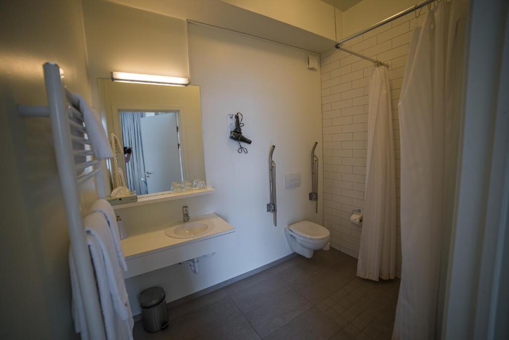 Bilik mandi di Hotel Isafjordur - Horn