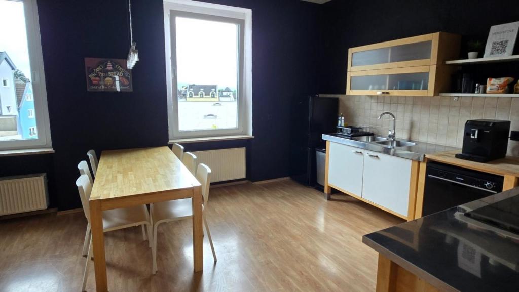 Kuchyň nebo kuchyňský kout v ubytování work & stay house in Linz
