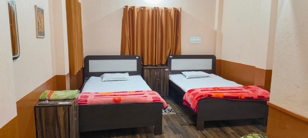 Postel nebo postele na pokoji v ubytování Swastik Guest House